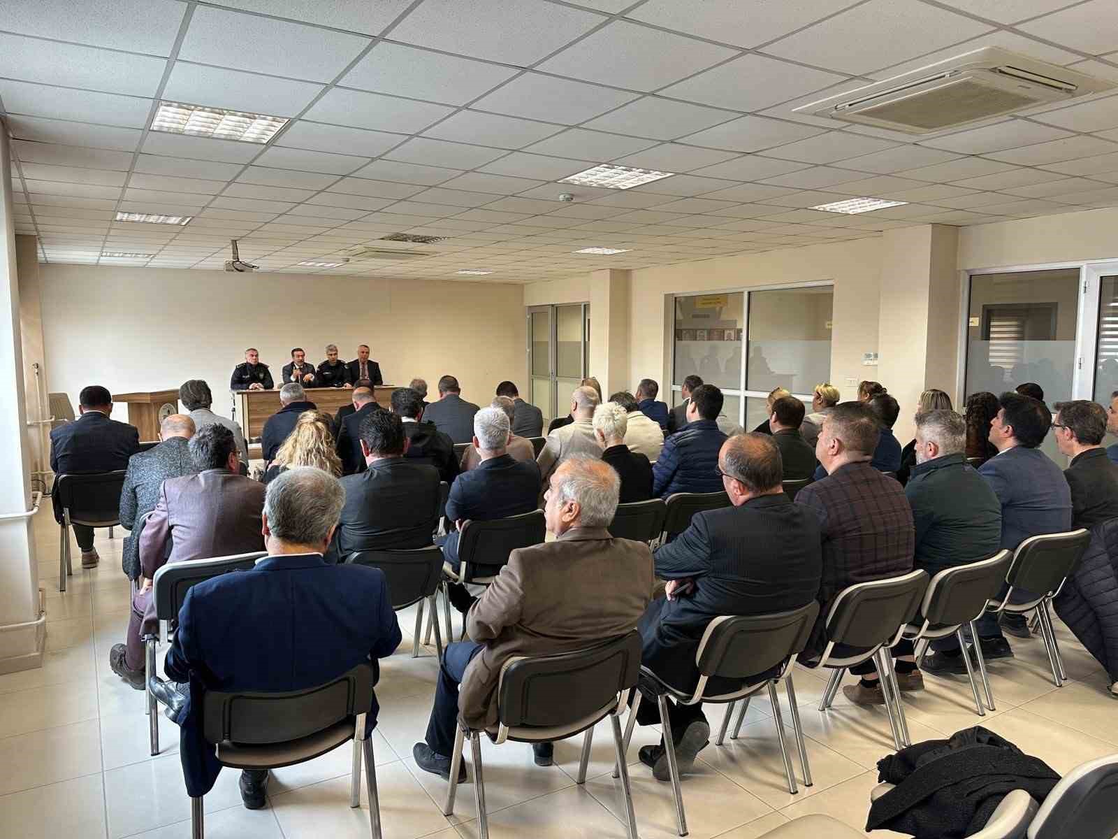 Burhaniye&rsquo;de okul g&uuml;venliği toplantısı yapıldı
