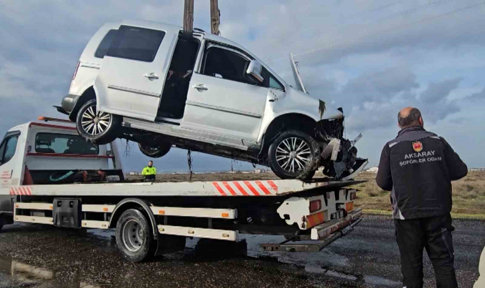 Su dolu kanala g&ouml;m&uuml;lm&uuml;ş ara&ccedil; ekipleri alarma ge&ccedil;irdi
