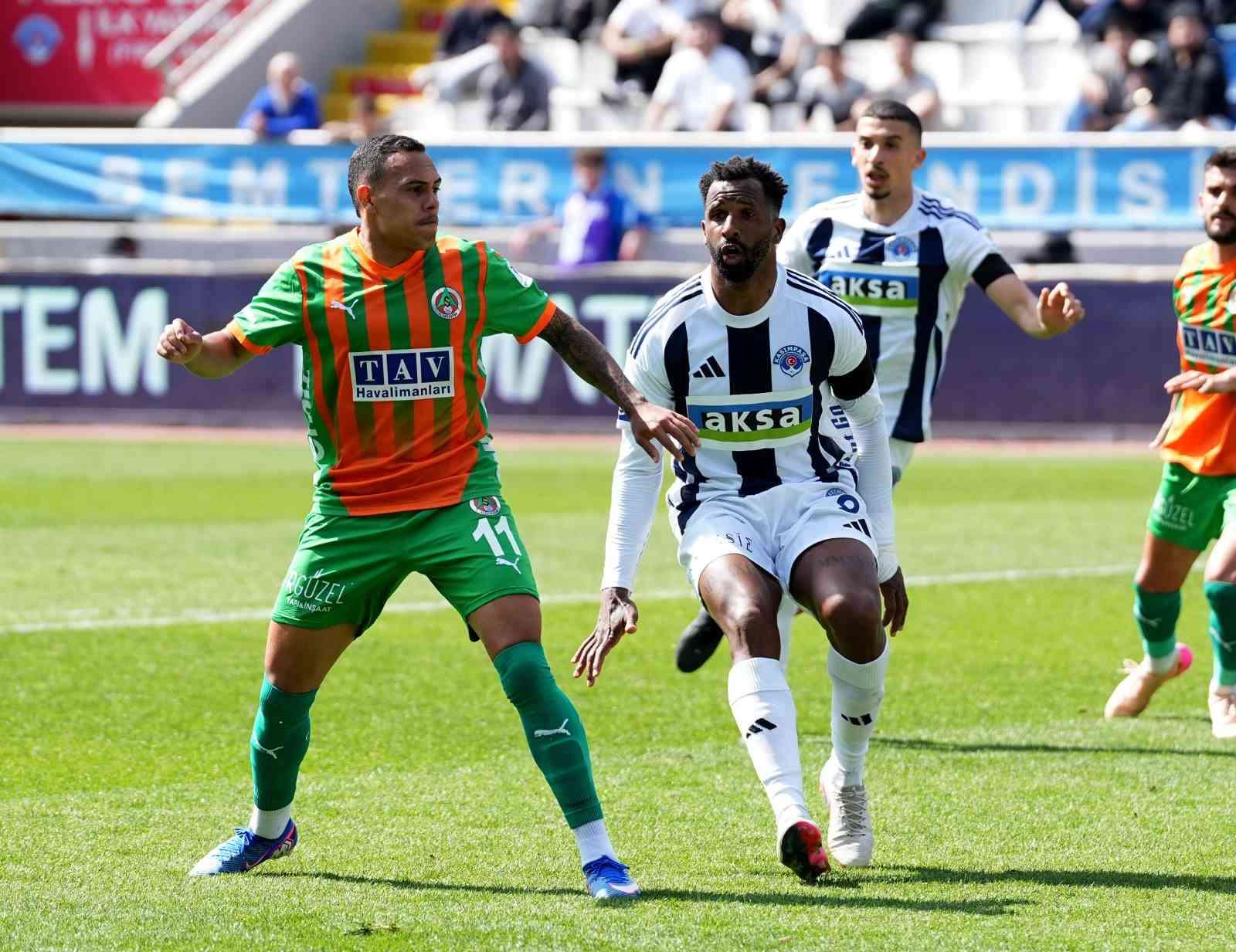 Trendyol S&uuml;per Lig: Kasımpaşa: 0 - Corendon Alanyaspor: 0 (İlk yarı)
