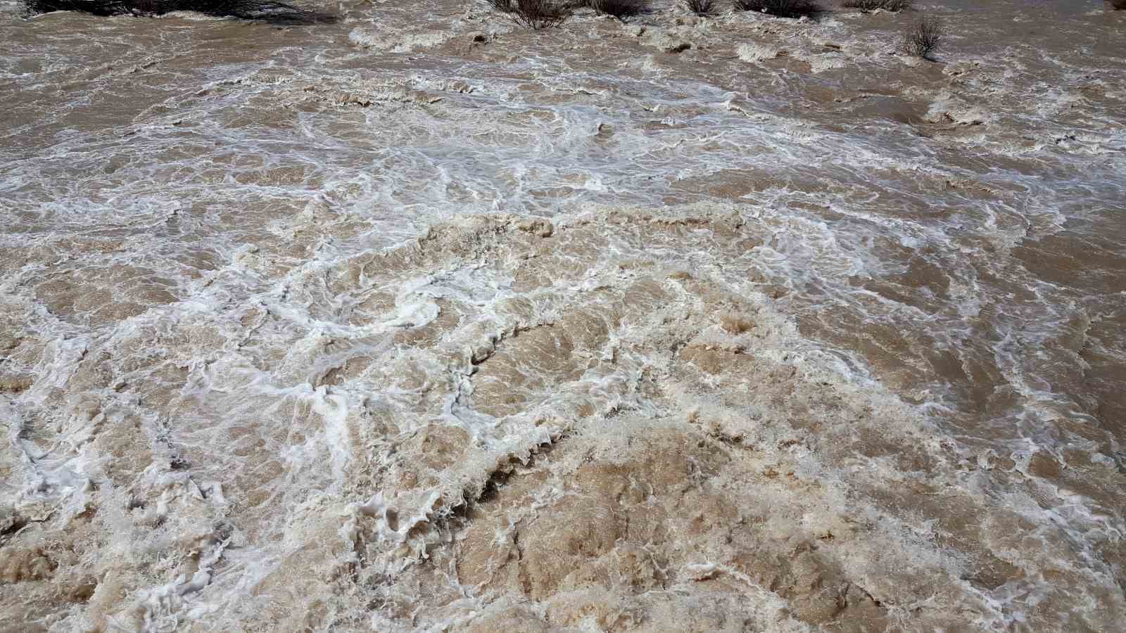 Doğu&rsquo;da kar suları nehirleri coşturdu, barajlar doldu
