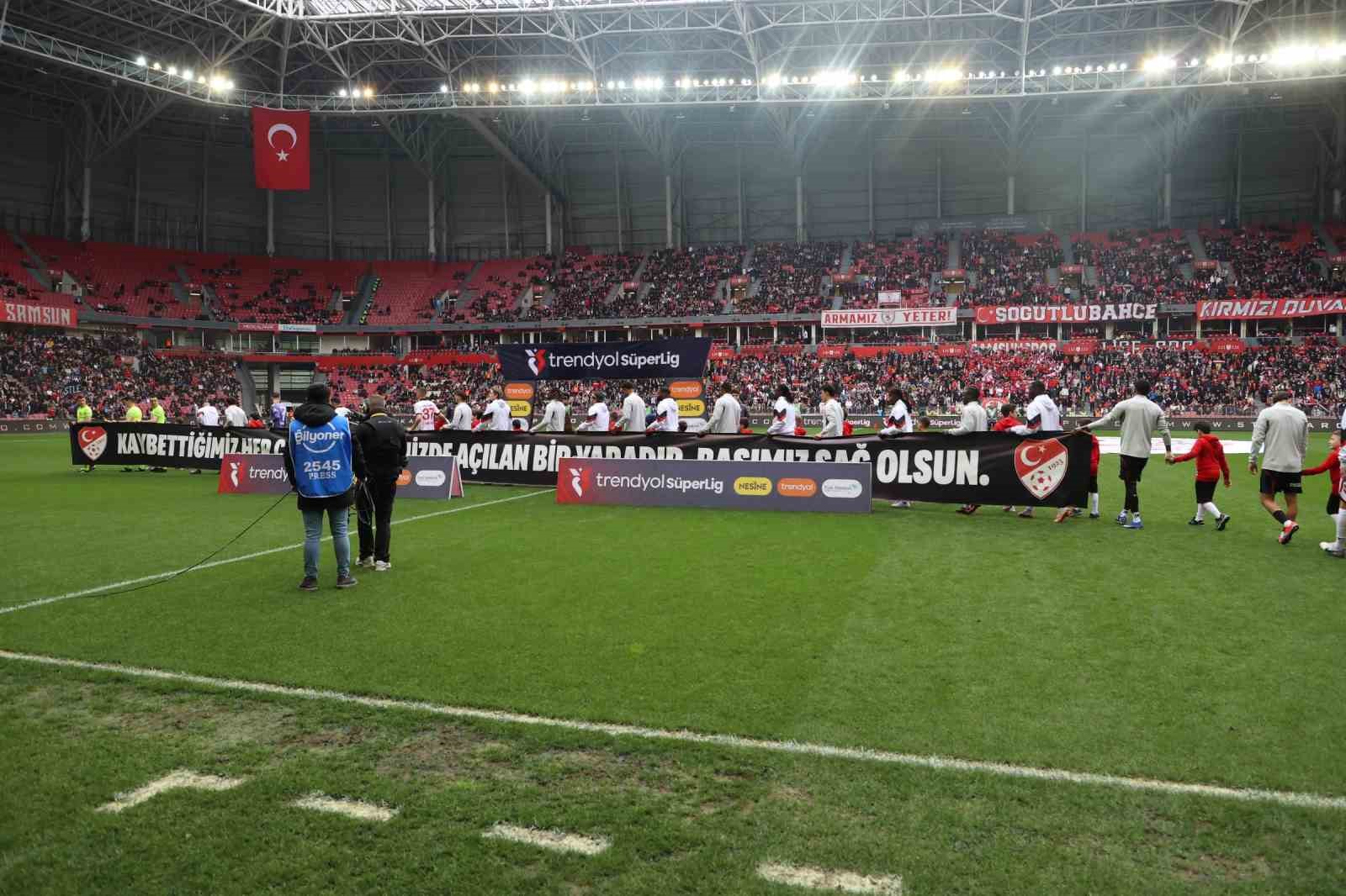 Trendyol S&uuml;per Lig: Samsunspor: 0 - Beşiktaş: 0 (Ma&ccedil; devam ediyor)
