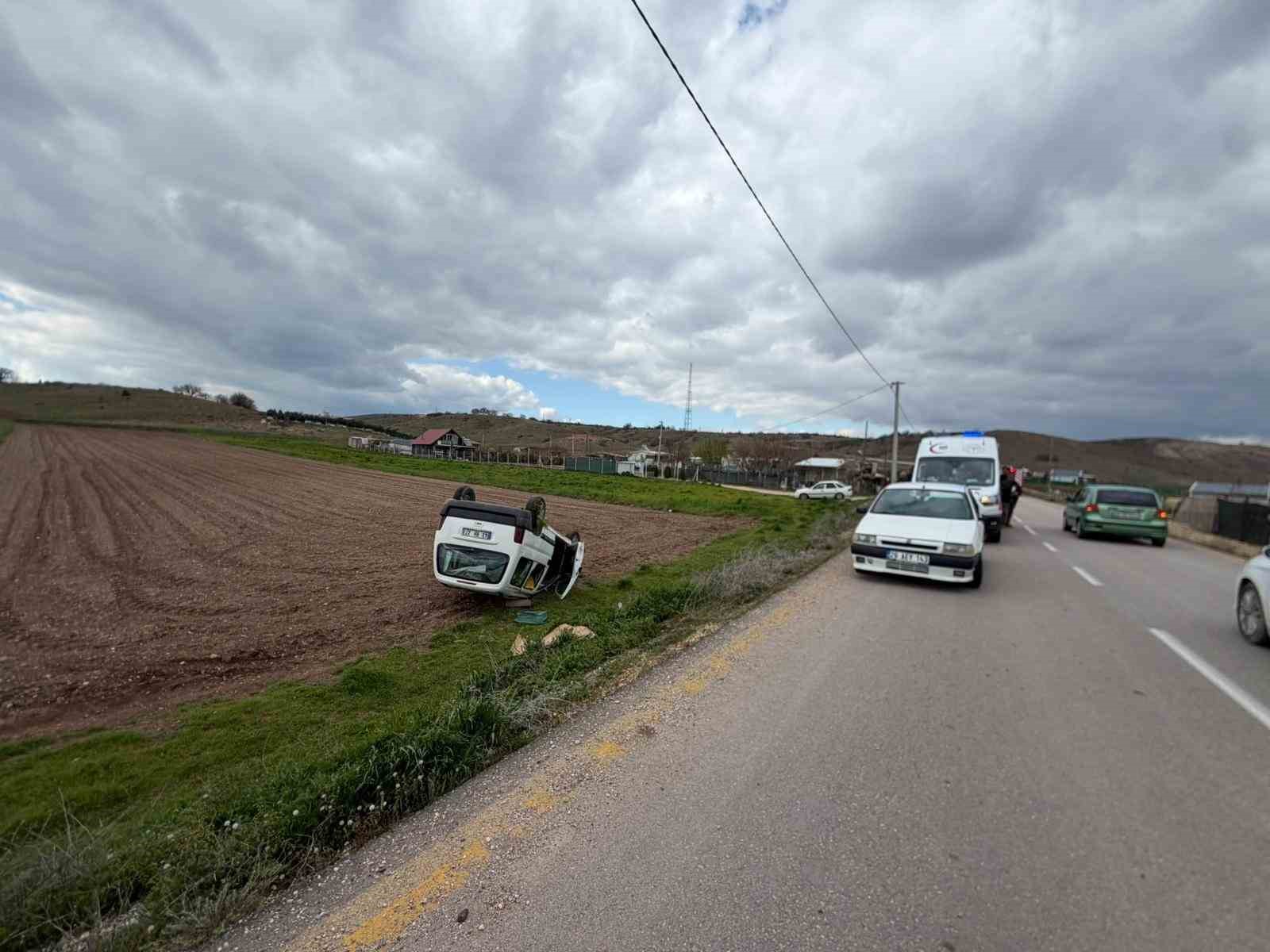 Eskişehir&rsquo;de savrulan ara&ccedil; takla attı: 2 hafif yaralı
