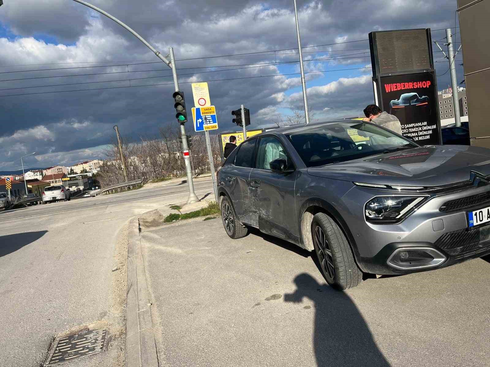 Eskişehir&rsquo;de trafik kazasında 2 &ccedil;ocuk yaralandı
