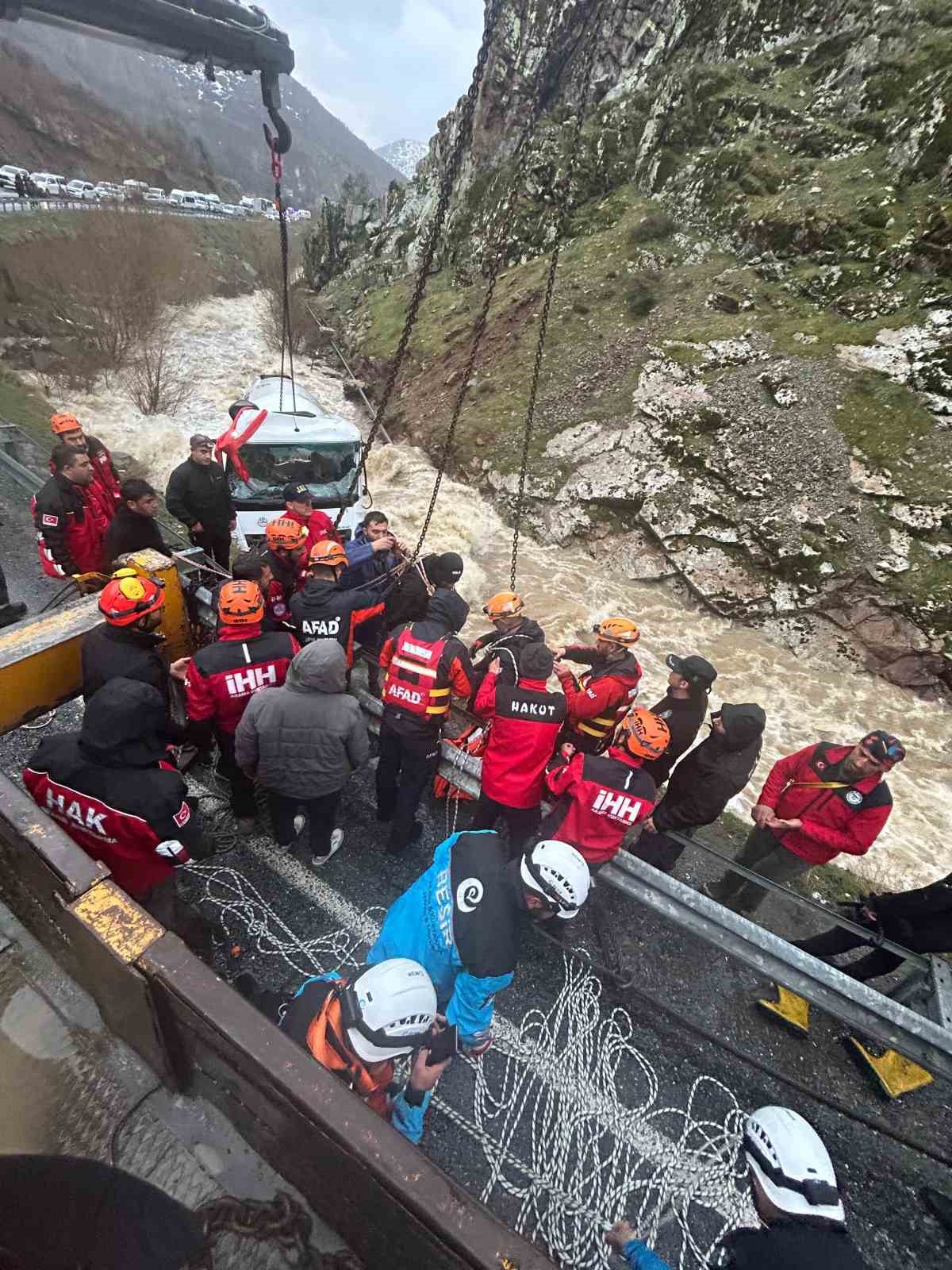 Tatvan&rsquo;daki mikser kazasında s&uuml;r&uuml;c&uuml; hayatını kaybetti
