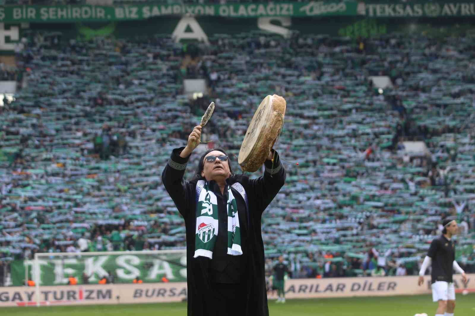 Bursaspor&rsquo;a G&ouml;khan Kırdar&rsquo;dan &ouml;zel beste s&ouml;z&uuml;
