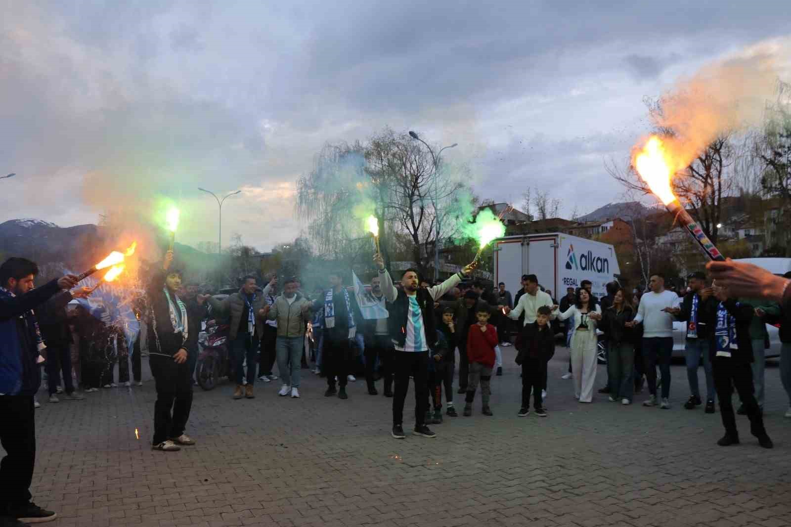 Oltu&rsquo;da Erzurumspor&rsquo;un şampiyonluk coşkusu
