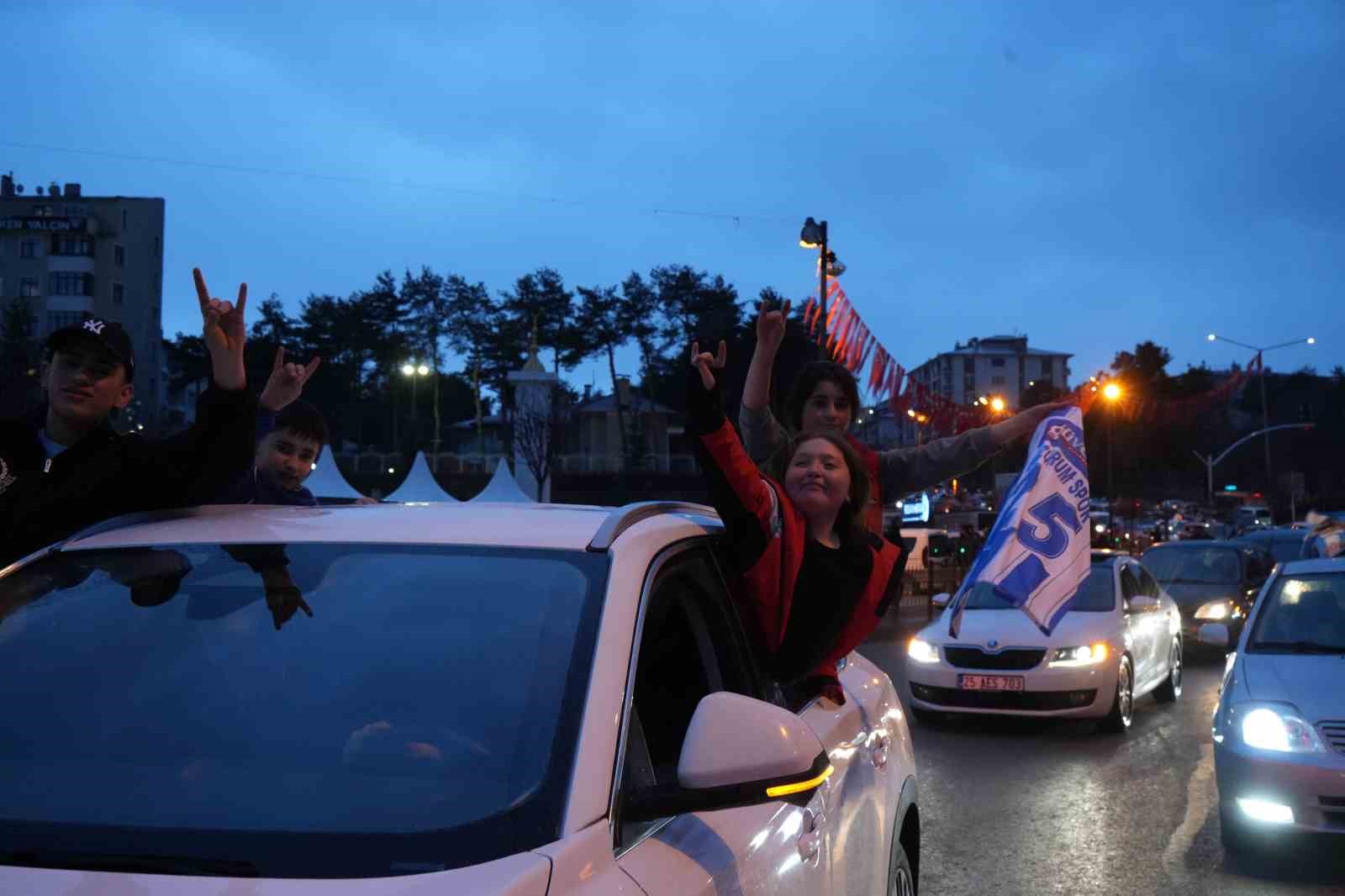 Erzurum&rsquo;da S&uuml;per Lig coşkusu caddelere sığmadı

