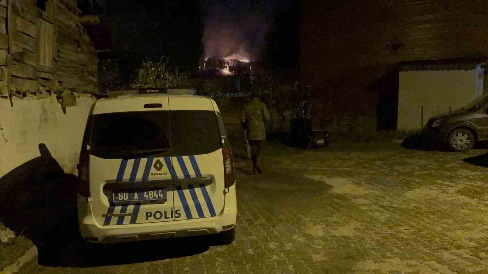 Tokat&rsquo;ta &ccedil;ıkan yangında ev kullanılamaz hale geldi
