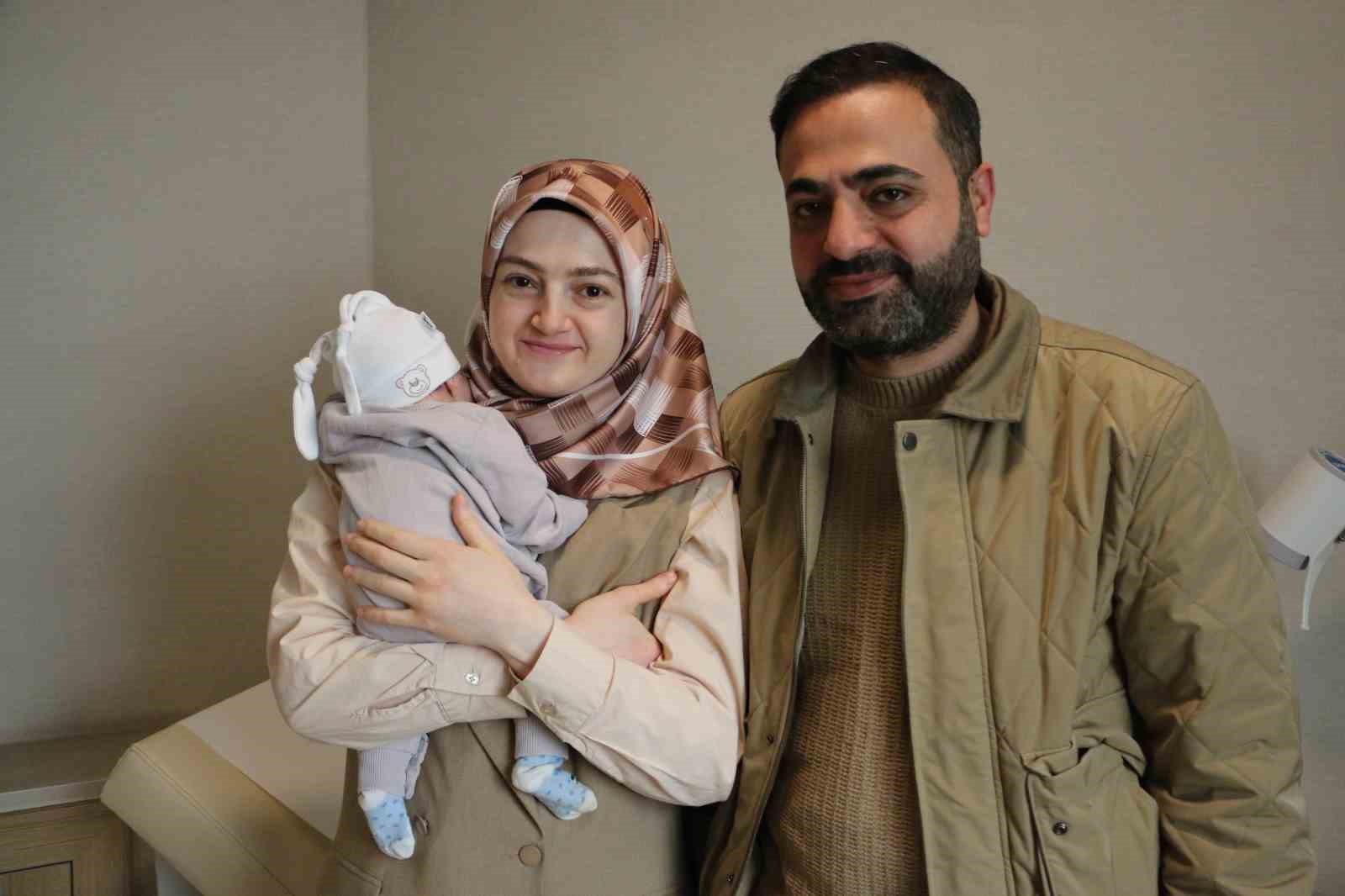 Dünyada 5 binde bir görülüyor: Yemek borusu kapalı doğan bebek, ameliyat ile sağlığına kavuştu
