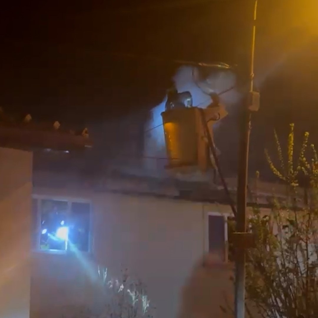 Bolu&rsquo;da 2 katlı evin bacasında yangın
