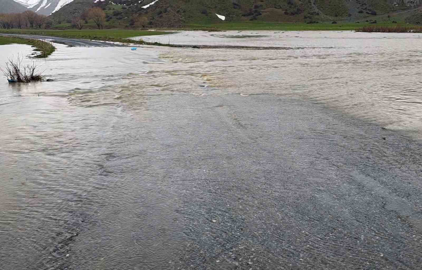 Bitlis&rsquo;teki G&uuml;zeldere Menderesleri adeta doğal g&ouml;l oldu
