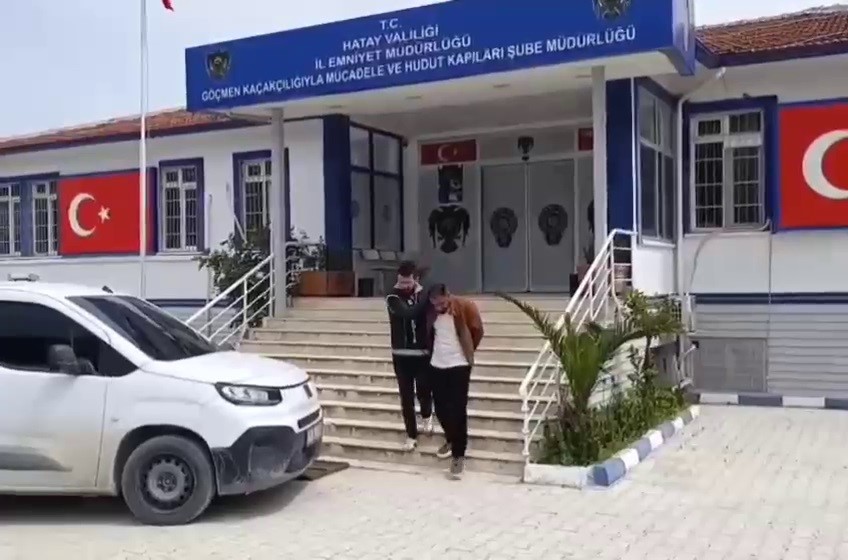 Balık istifi gibi ka&ccedil;ak g&ouml;&ccedil;men taşıyan organizat&ouml;re 181 bin TL trafik cezası
