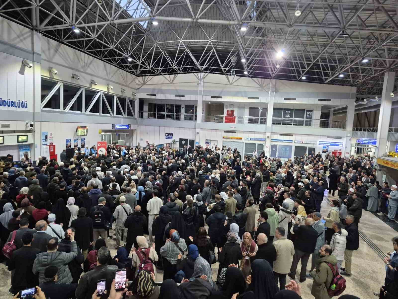 Erzurum&rsquo;da  ilk hac kafilesi dualarla uğurlandı
