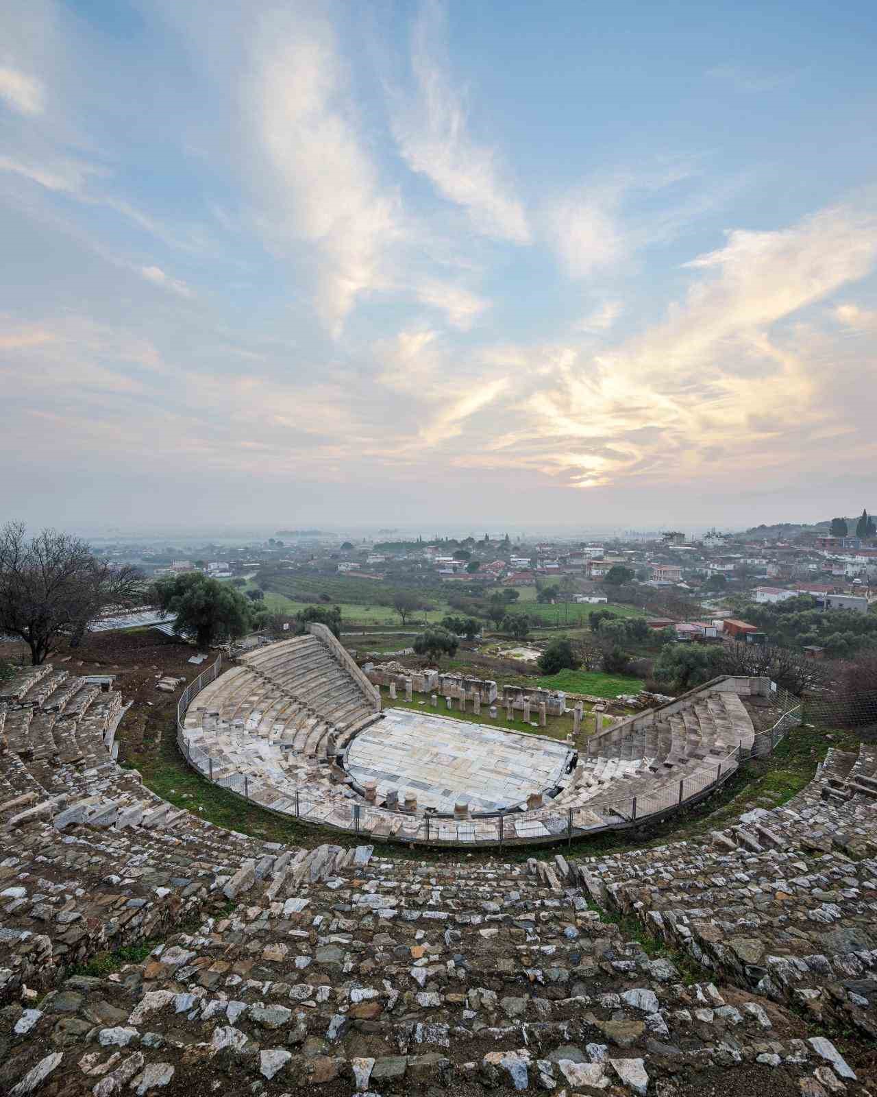 İzmir&rsquo;in 8 bin 500 yıllık hazinesi masaya yatırıldı
