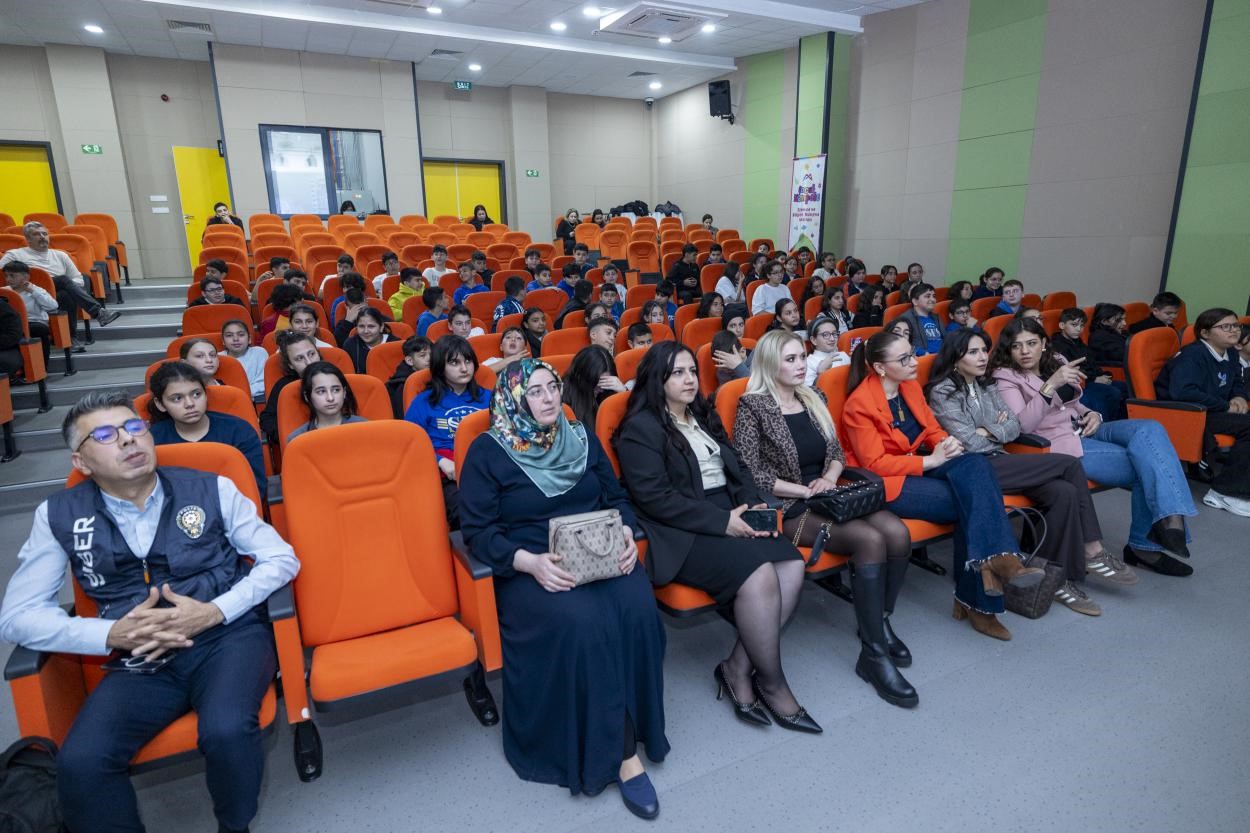 Mersin&rsquo;de &ccedil;ocuklara siber g&uuml;venlik eğitimi verildi
