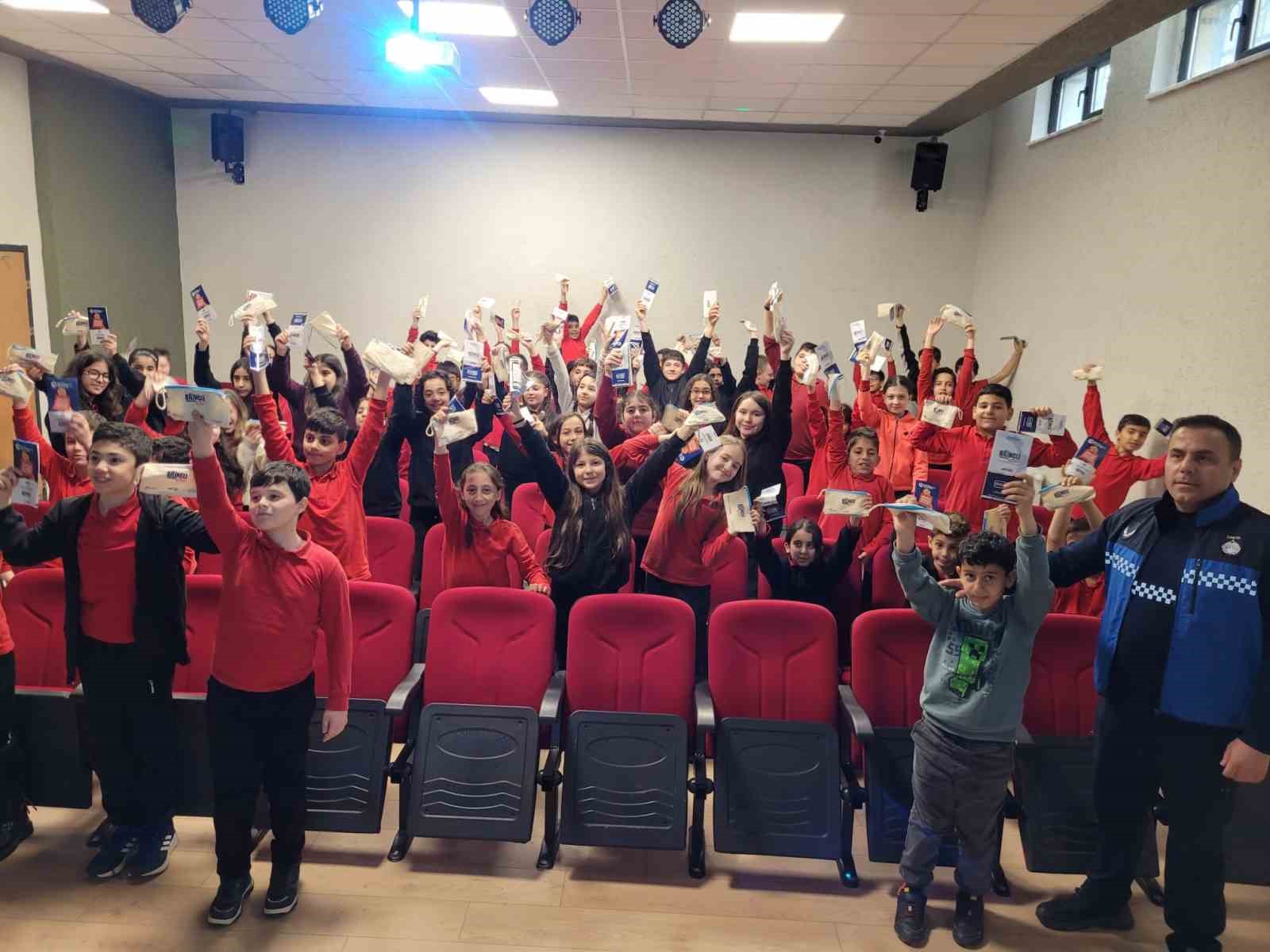 &Ouml;ğrenciler bilin&ccedil;li t&uuml;ketici olmanın p&uuml;f noktalarını &ouml;ğreniyor
