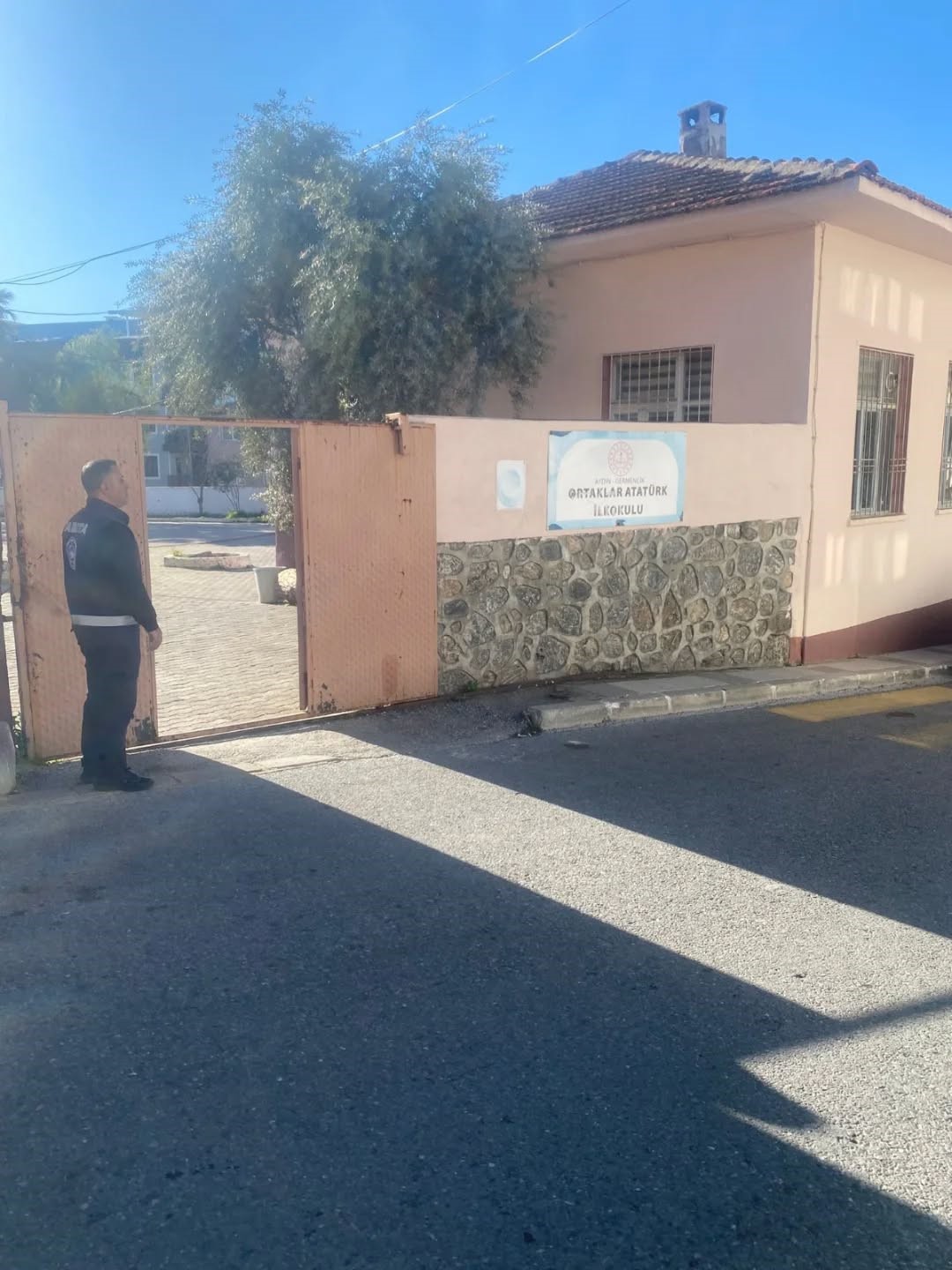 Başkan Zencirci: "&Ccedil;ocuklarımızın g&uuml;venliği &ouml;nceliğimiz"
