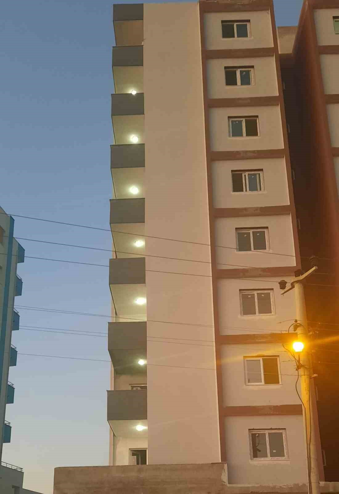 Şehit annesinin "ev mağduriyeti" iddialarına m&uuml;teahhitten yanıt
