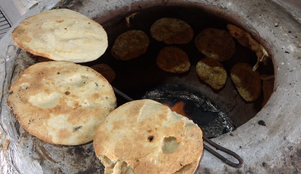 3 &ccedil;ocuk annesi kadın &uuml;rettiği ekmeklerle aile b&uuml;t&ccedil;esine katkı sağlıyor

