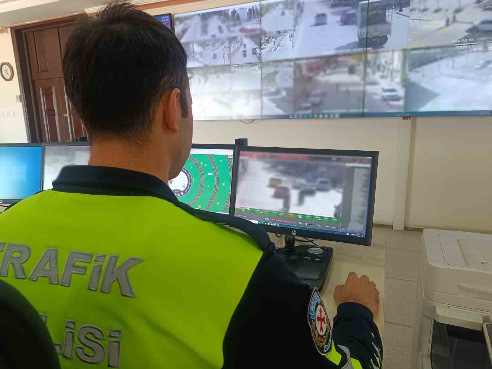 Burdur&rsquo;da  669 ara&ccedil; ve s&uuml;r&uuml;c&uuml;s&uuml; kontrol edildi
