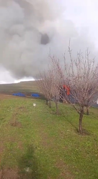 Kars&rsquo;ta alevlere teslim olan ev kullanılamaz hale geldi
