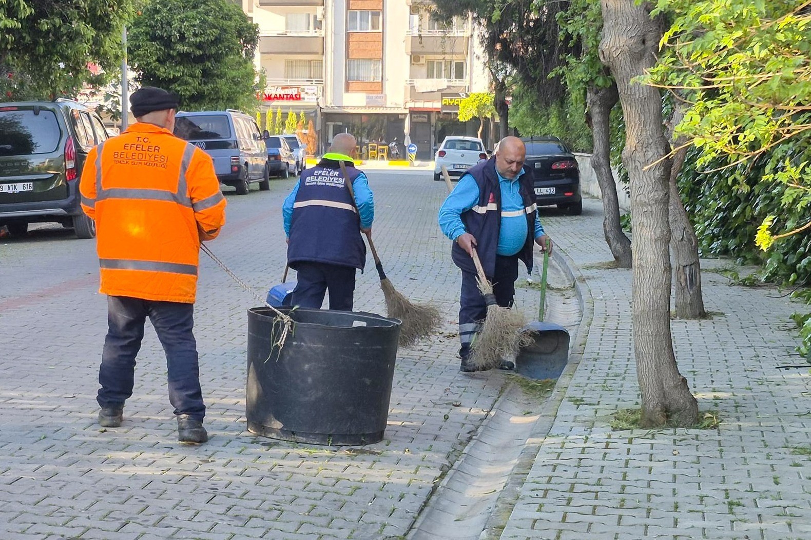 Efeler Belediyesi&rsquo;nden bahar temizliği
