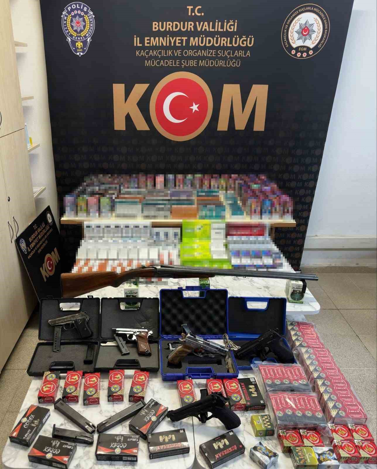 Burdur&rsquo;da ruhsatsız silah ve ka&ccedil;ak alkol operasyonu
