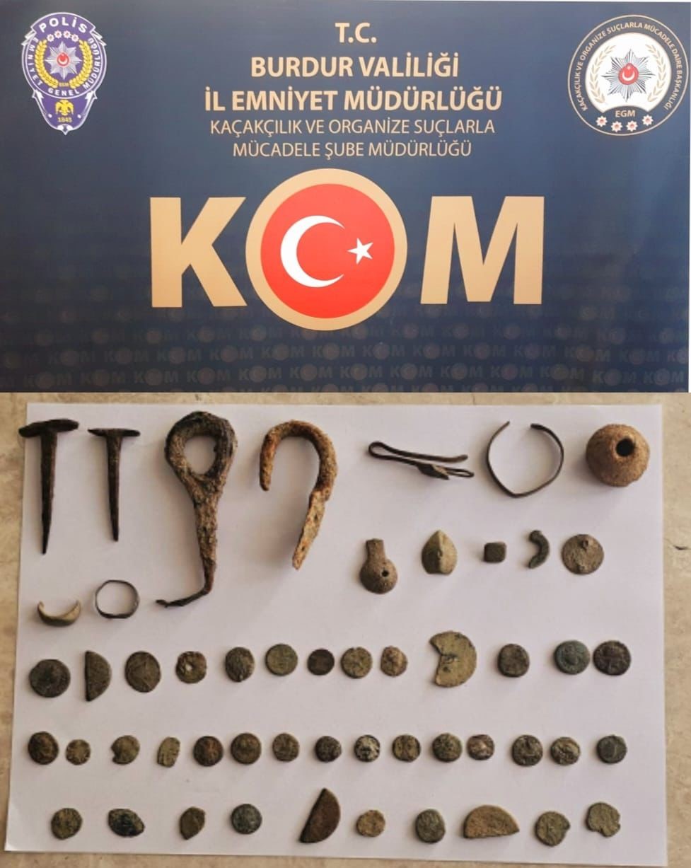 Burdur&rsquo;da 27 adet tarihi eser ve 79 adet sikke ele ge&ccedil;irildi
