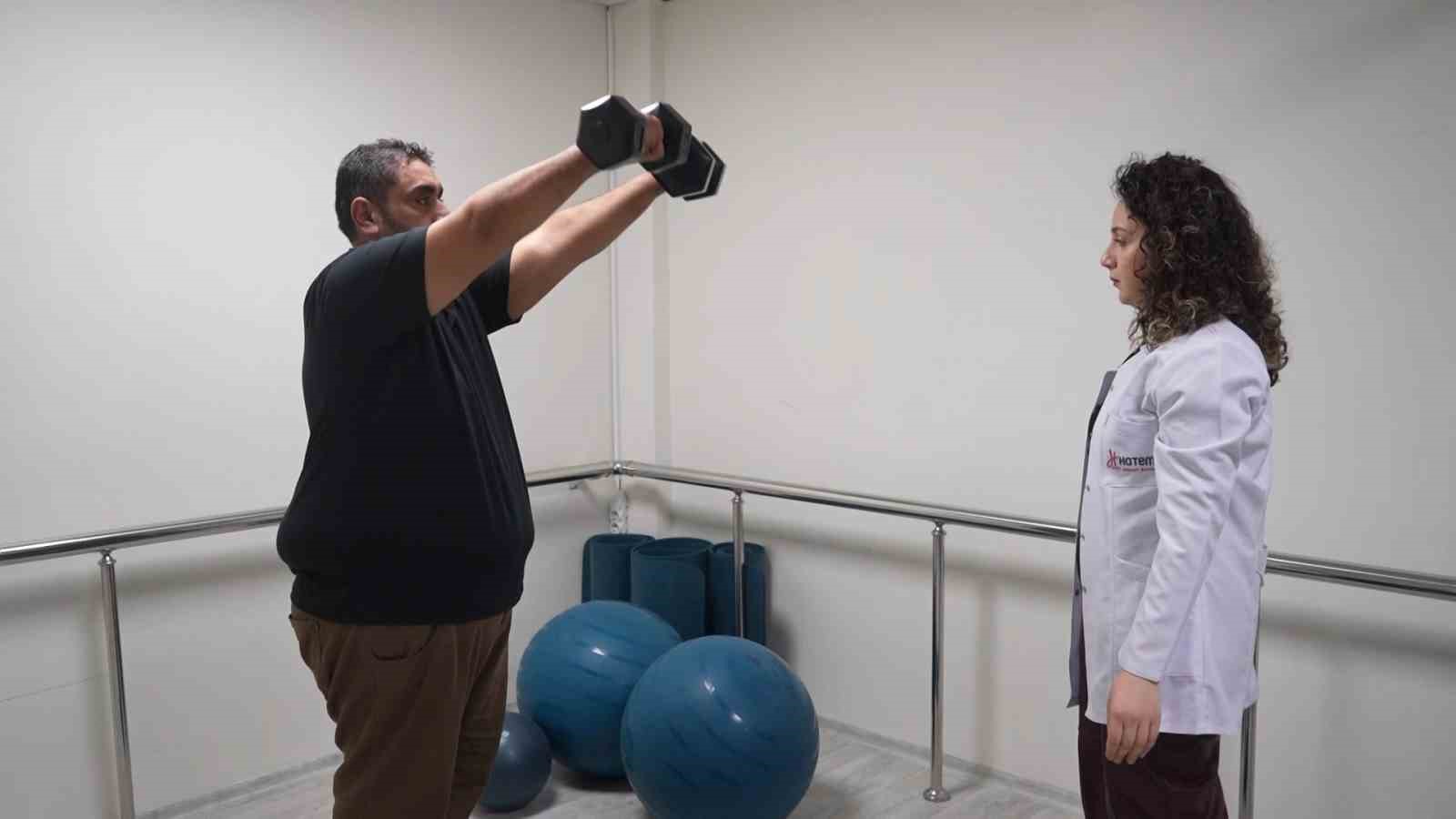 Ağrısız t&uuml;p midesi ameliyatıyla 6 ayda 50 kilo verdi
