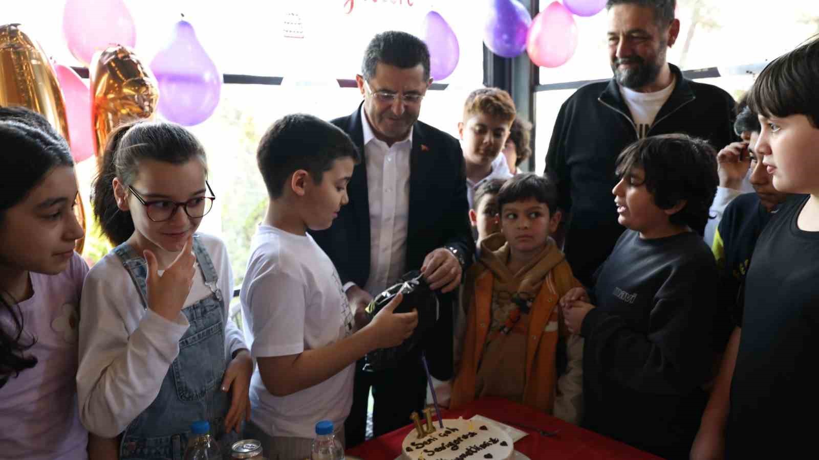 &Ccedil;ekmek&ouml;y&rsquo;de şehit olan Fatma Nur &ouml;ğretmenin oğlu Hasan Kemal&rsquo;e doğum g&uuml;n&uuml; s&uuml;rprizi
