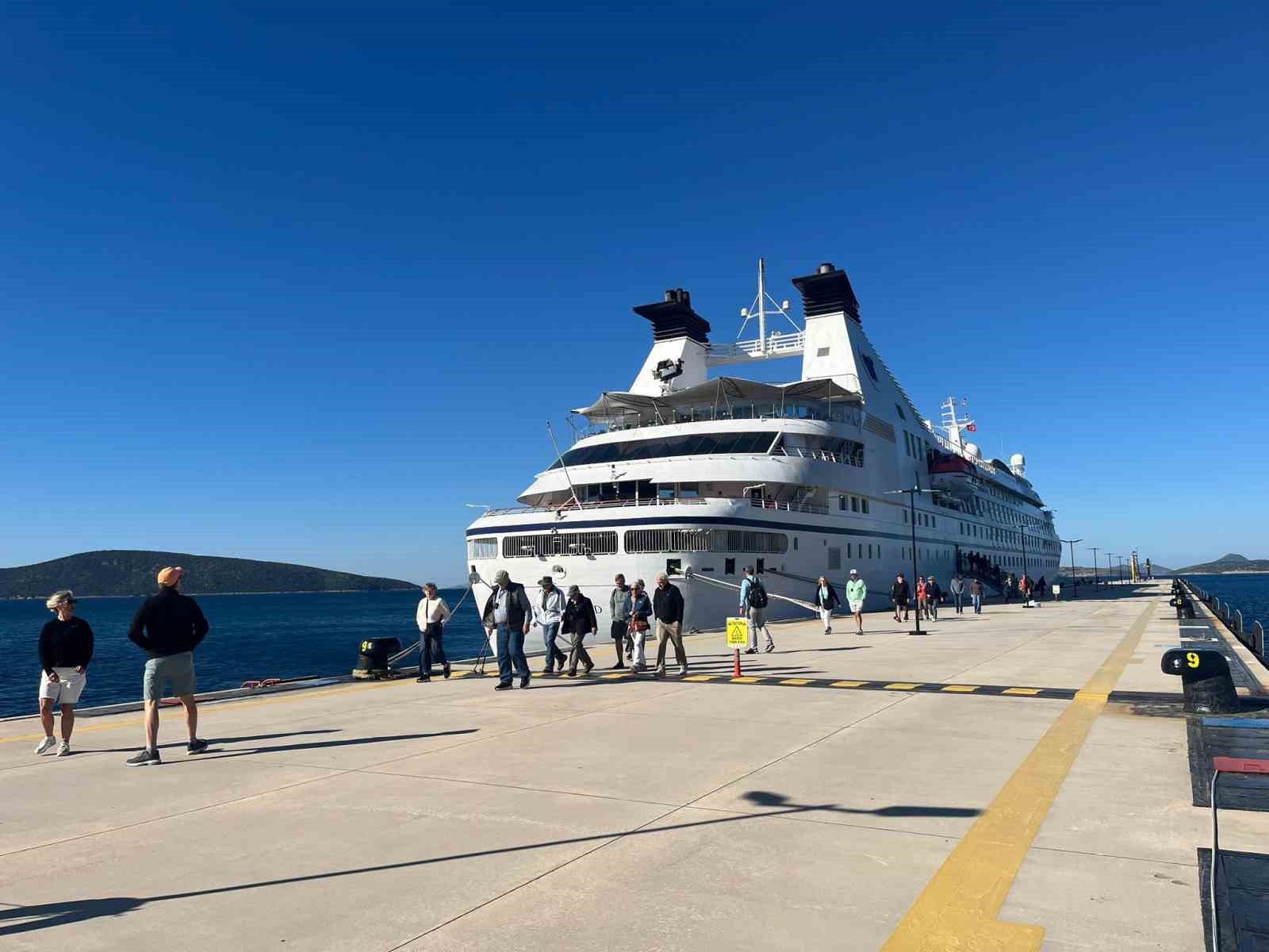 Bodrum&rsquo;a 357 yolcusuyla geldi
