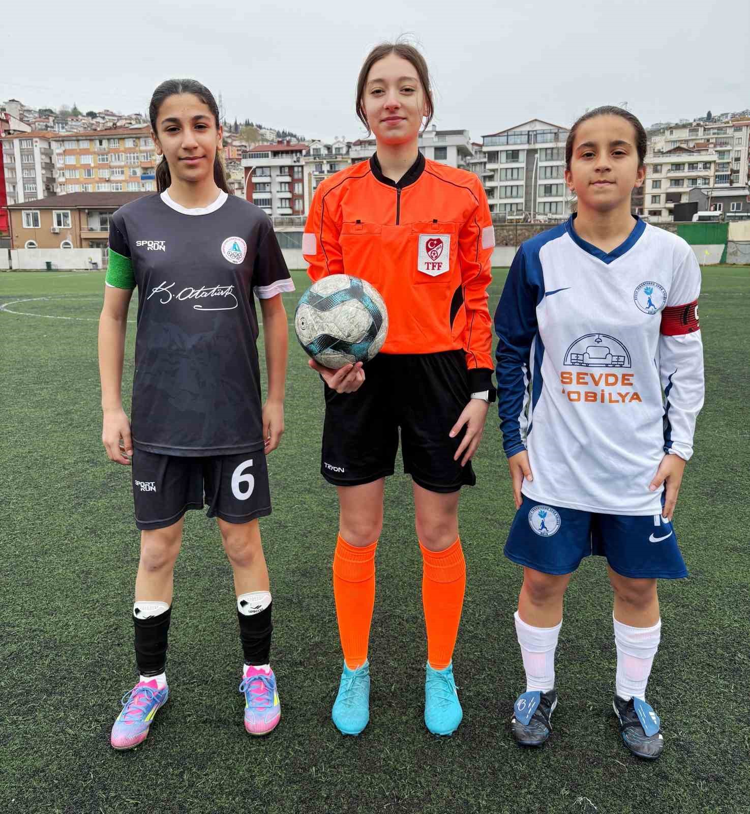 K&ouml;rfez&rsquo;in kız futbol takımlarından &ccedil;ifte galibiyet
