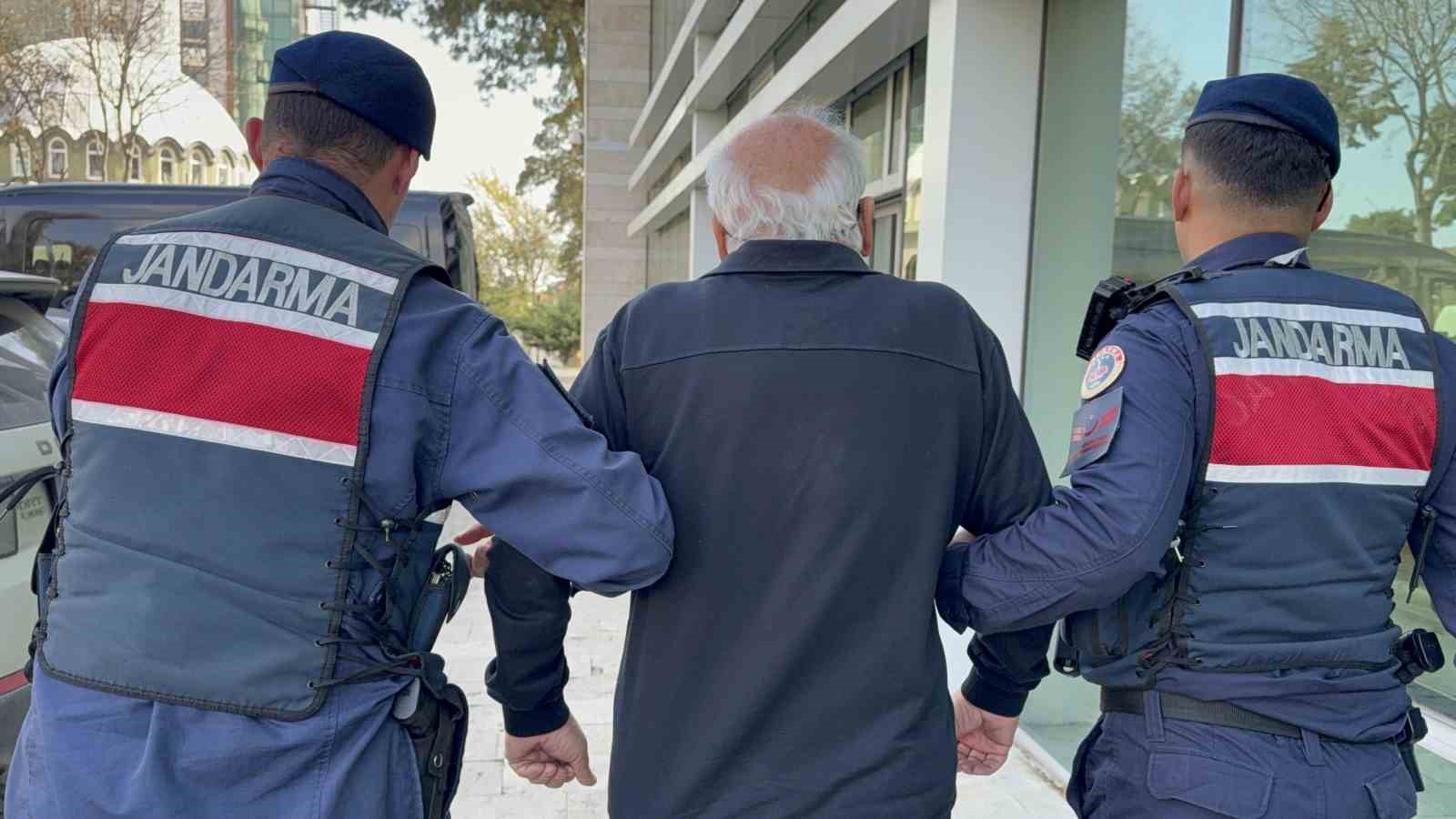 Komşuyu t&uuml;fekle tehdit eden yaşlı adam g&ouml;zaltına alındı
