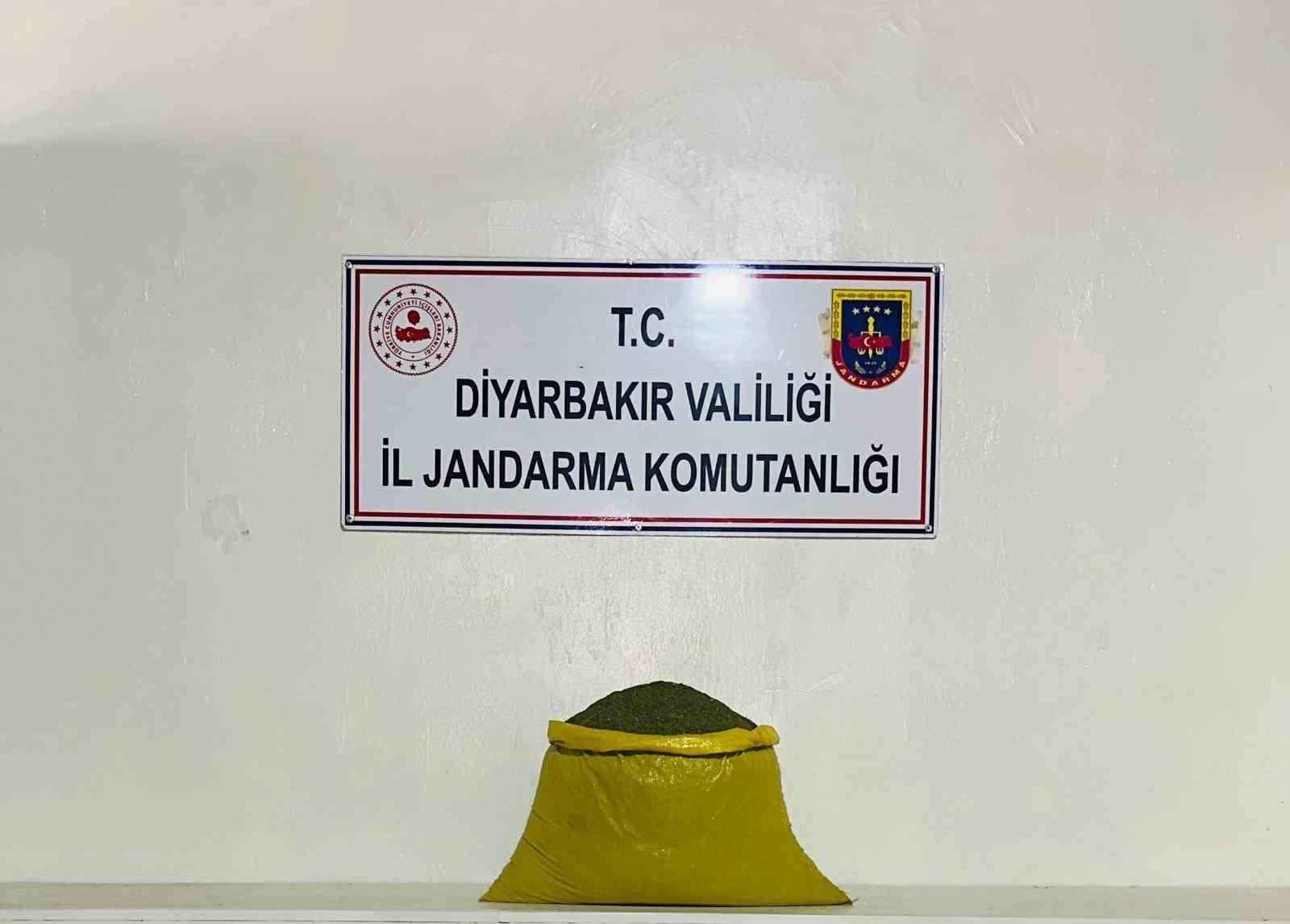 Diyarbakır&rsquo;da 18 ş&uuml;pheliye &rsquo;uyuşturucudan&rsquo; yasal işlem
