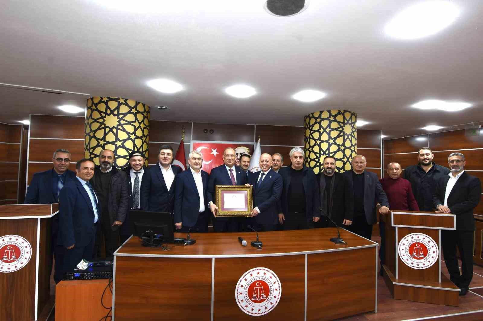 Doğu Anadolu İhracat&ccedil;ılar Birliği Başkanı &Ouml;mer Madırlı, mazbatasını aldı
