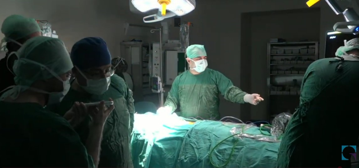 TOG&Uuml;&rsquo;n&uuml;n d&uuml;zenlediği tıp kongresinde canlı ameliyat heyecanı yaşandı
