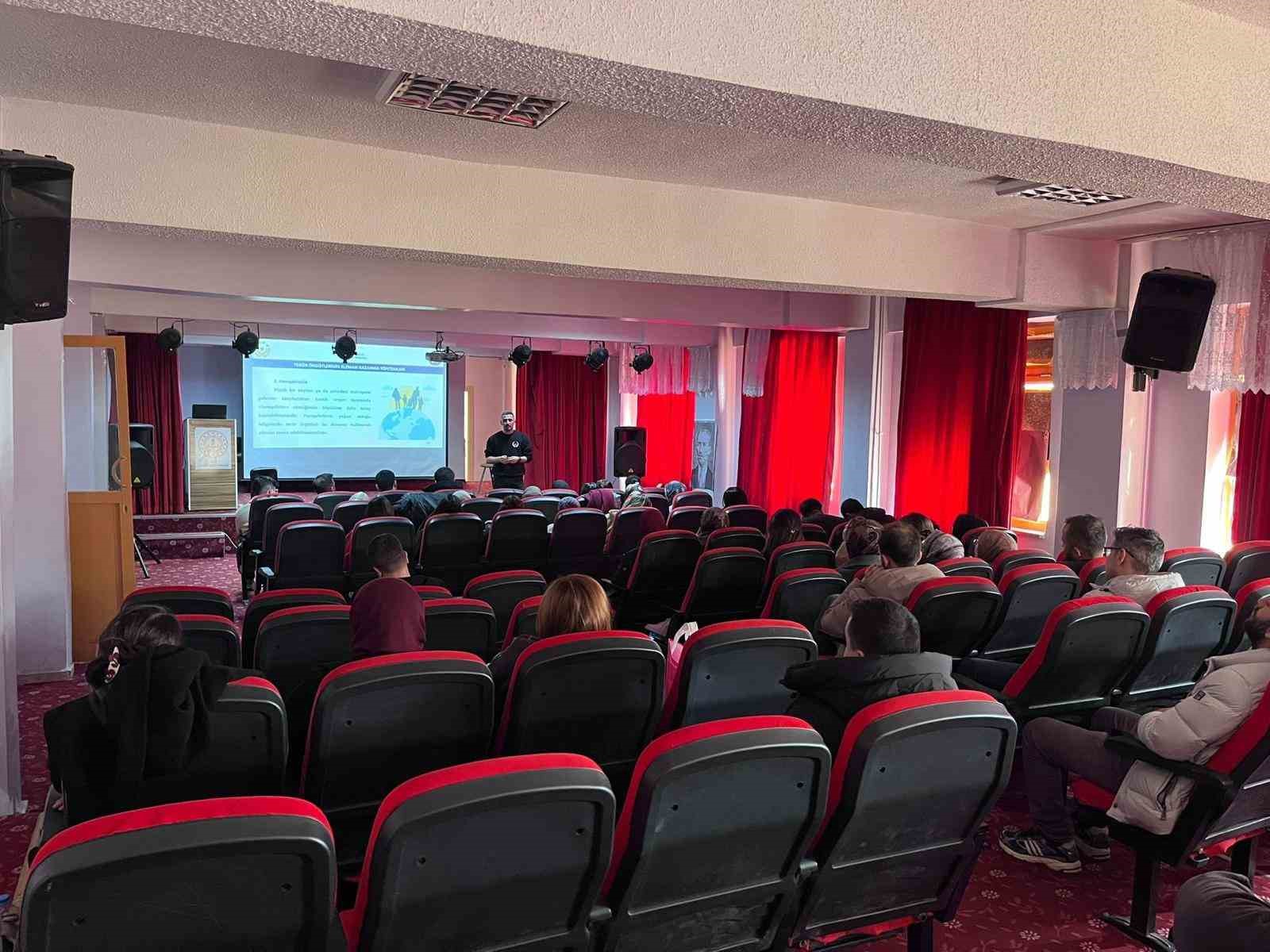 Kars&rsquo;ta 442 &ouml;ğretmene ter&ouml;rle m&uuml;cadele farkındalık eğitimi
