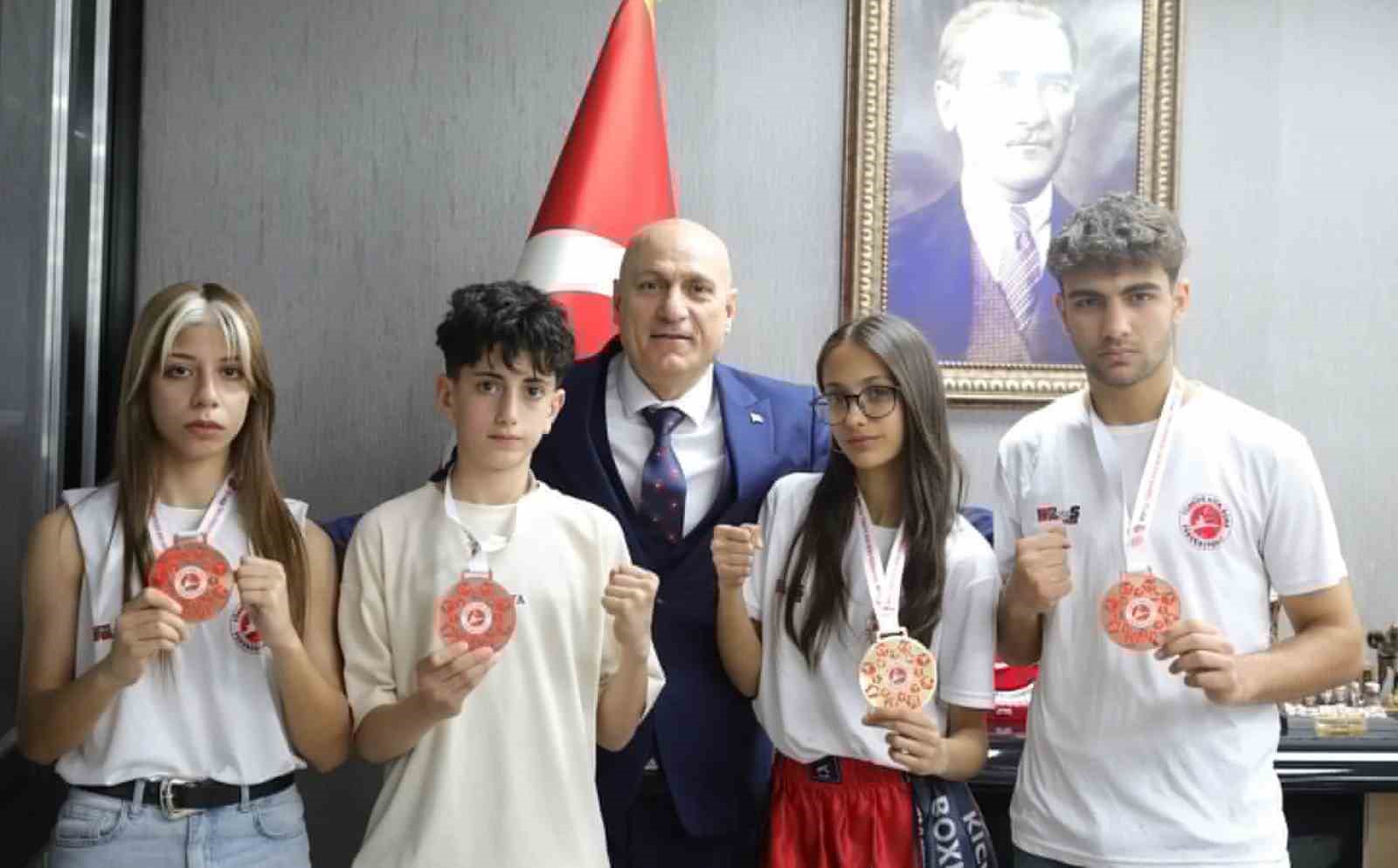 Adıyamanlı kick boks&ccedil;ulardan T&uuml;rkiye Şampiyonasında b&uuml;y&uuml;k başarı
