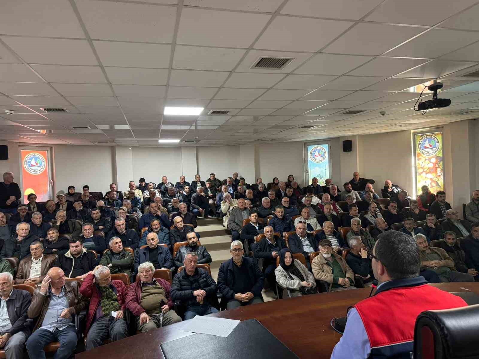 Ak&ccedil;akoca&rsquo;da &uuml;reticilere bitki koruma ve b-re&ccedil;ete eğitimi
