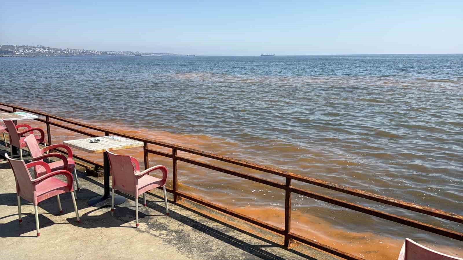 Tekirdağ&rsquo;da sahil turuncuya b&uuml;r&uuml;nd&uuml;
