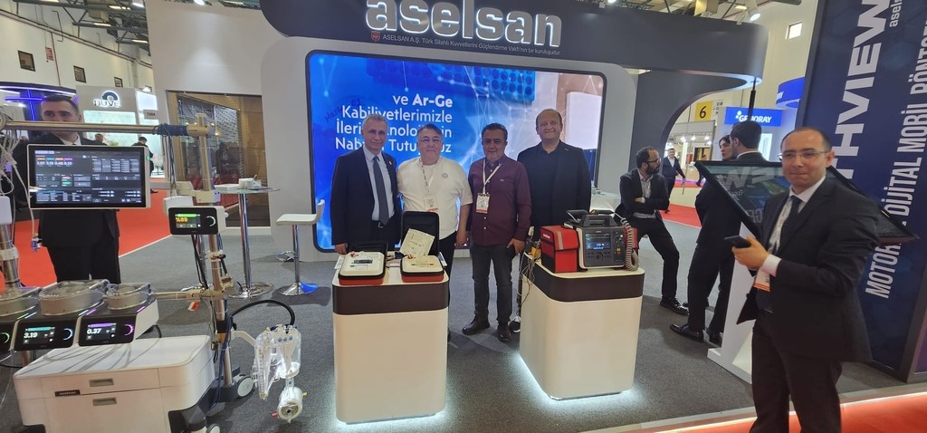 Rektör Özölçer, Türkiye’nin en büyük sağlık fuarına katıldı