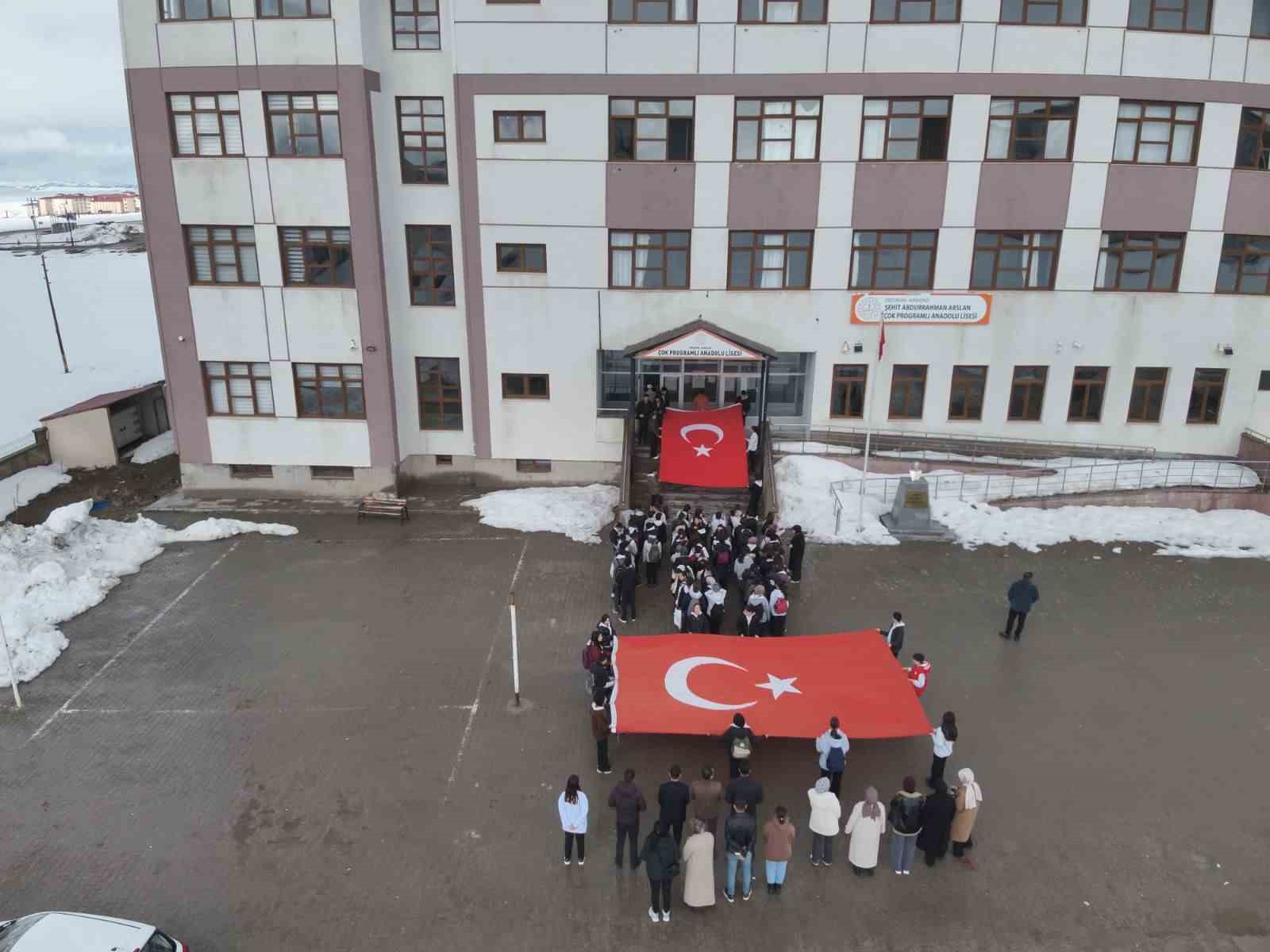 Karayazılı gençlerin vefa duruşu