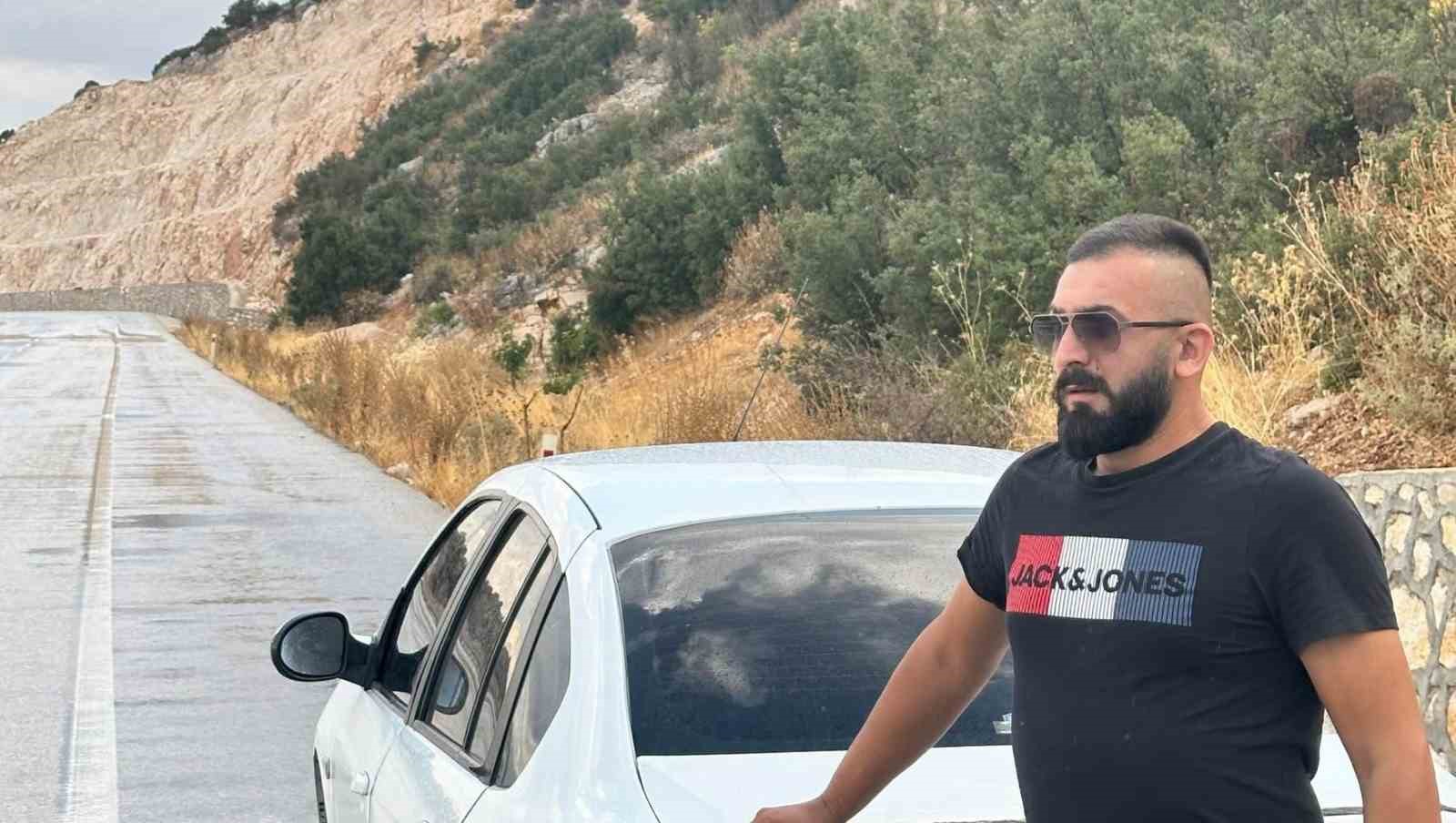 Antalya&rsquo;da iki otomobilin kafa kafaya &ccedil;arpıştığı kaza kamerada: 1 &ouml;l&uuml;
