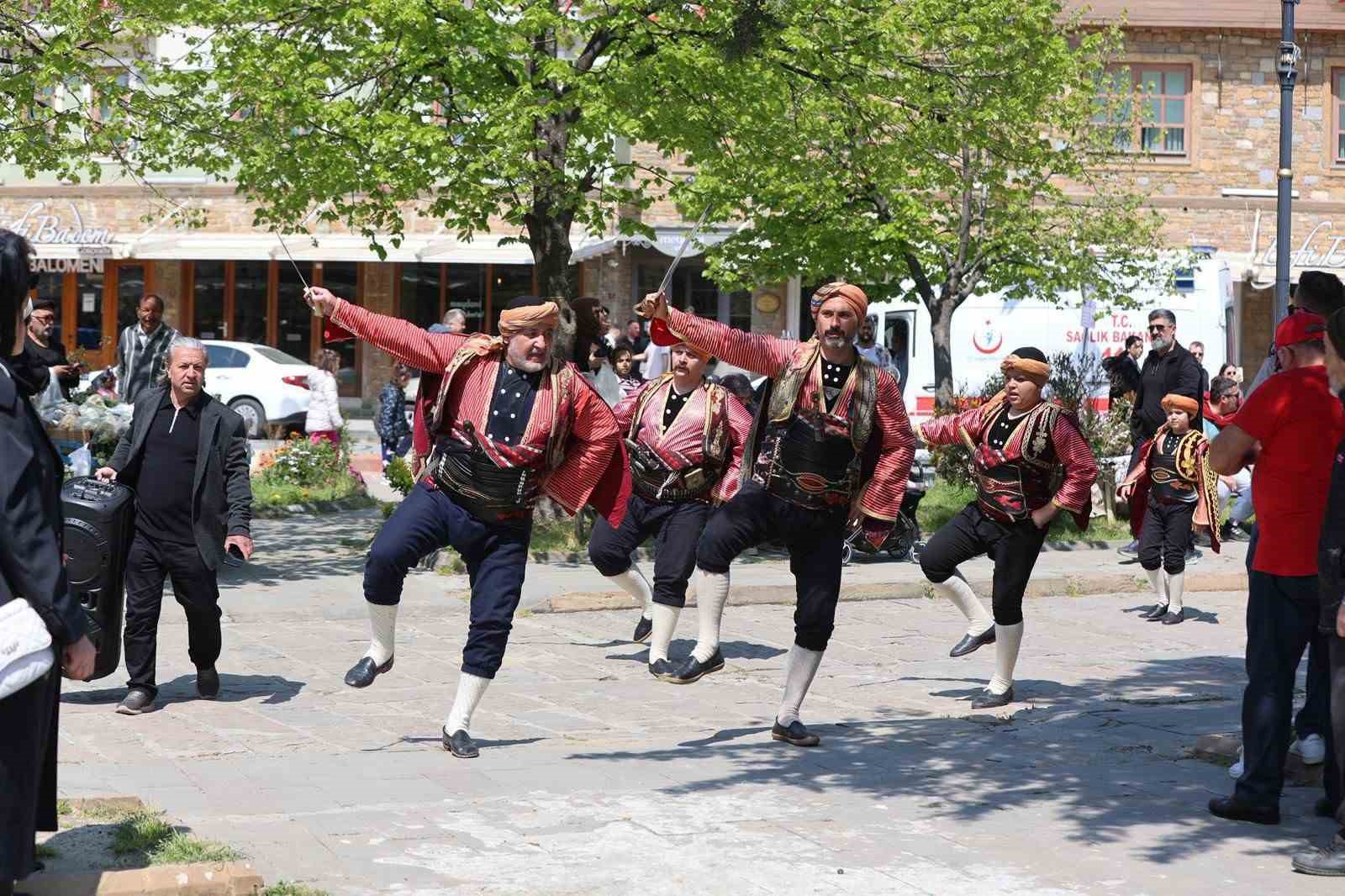G&ouml;k&ccedil;eada&rsquo;da 23 Nisan Coşkusu: Ankara Kul&uuml;b&uuml; Seymenlerinden Unutulmaz G&ouml;steri
