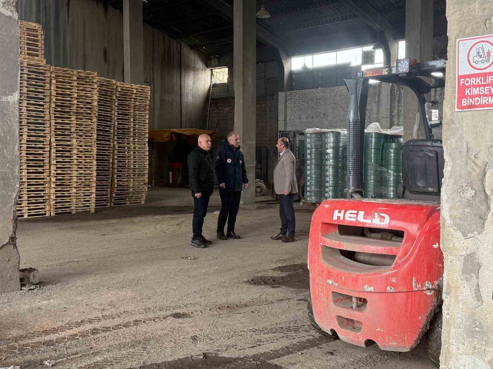 Tuğla fabrikasında &uuml;retim s&uuml;reci incelendi
