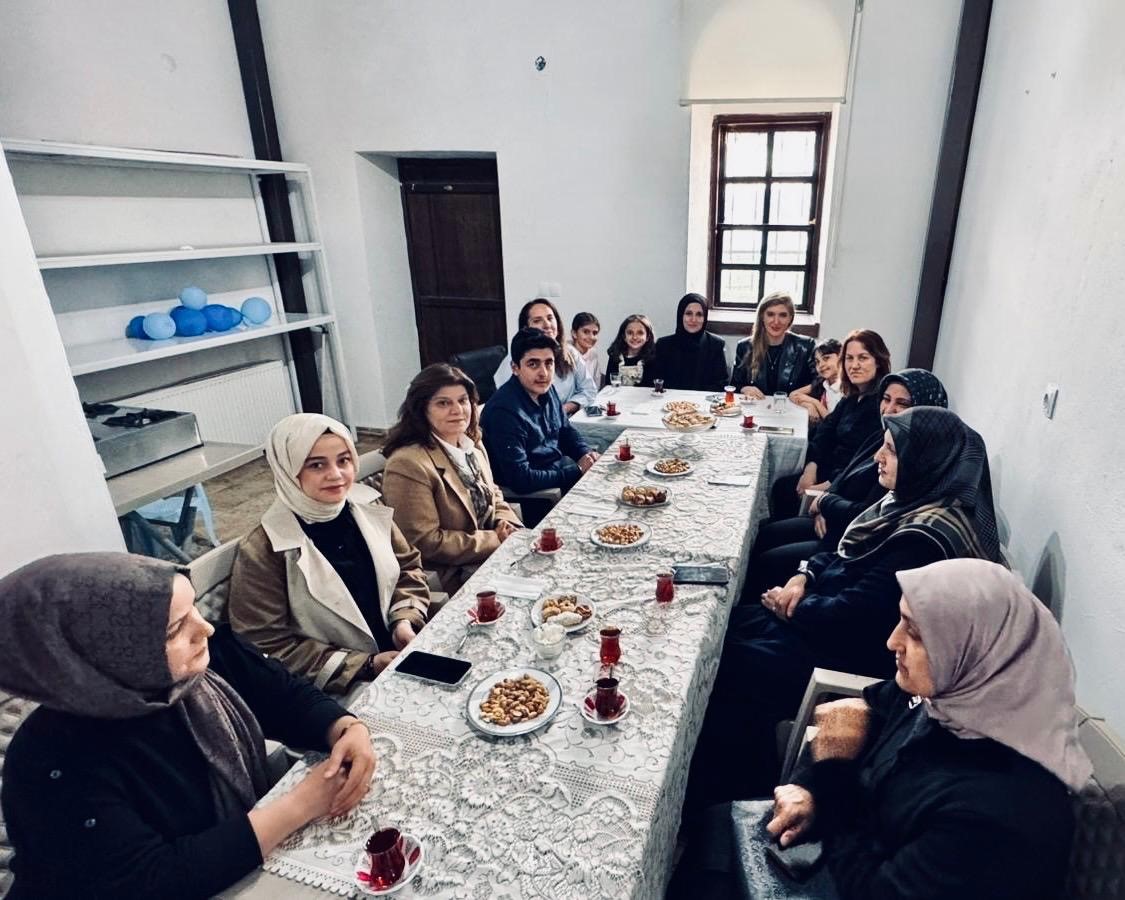 Milletvekili &Ouml;lmeztoprak&rsquo;tan deprem &ccedil;alışmaları, ziyaretler ve vatandaş buluşmaları
