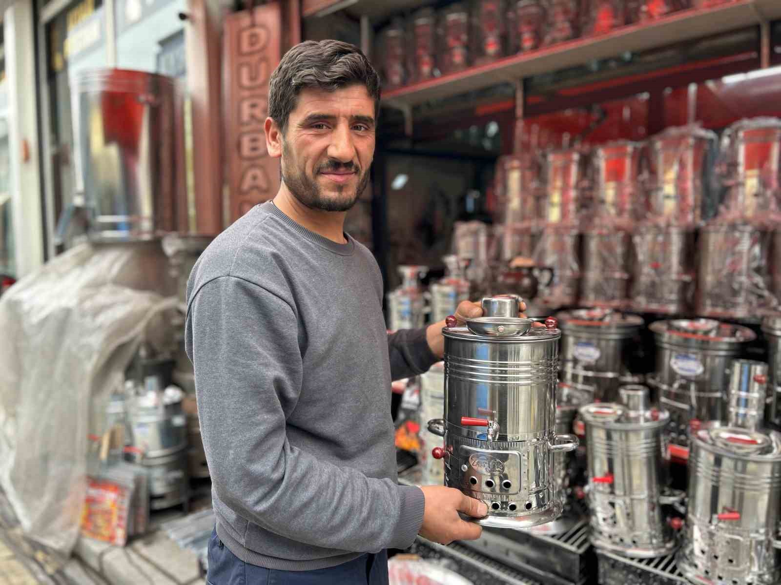 Van&rsquo;da kışın uzaması semaver ve mangal sezonunu geciktirdi
