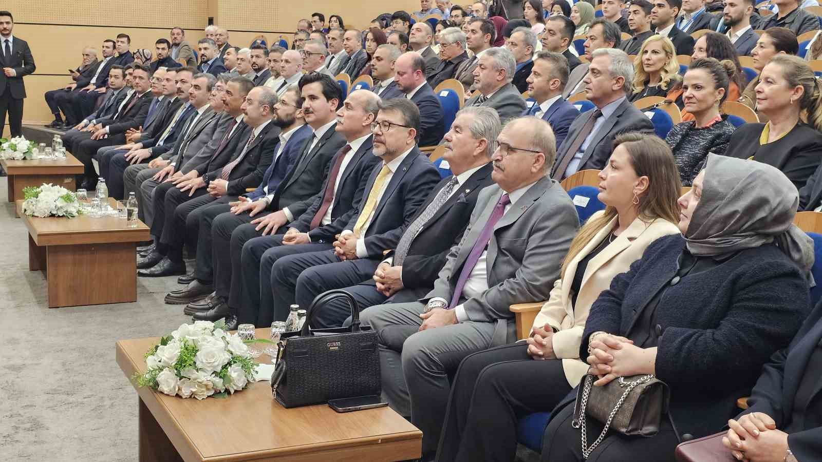 Varank: "T&uuml;rkiye Y&uuml;zyılı&rsquo;nı mazlum milletler i&ccedil;in de inşa etmek mecburiyetindeyiz"
