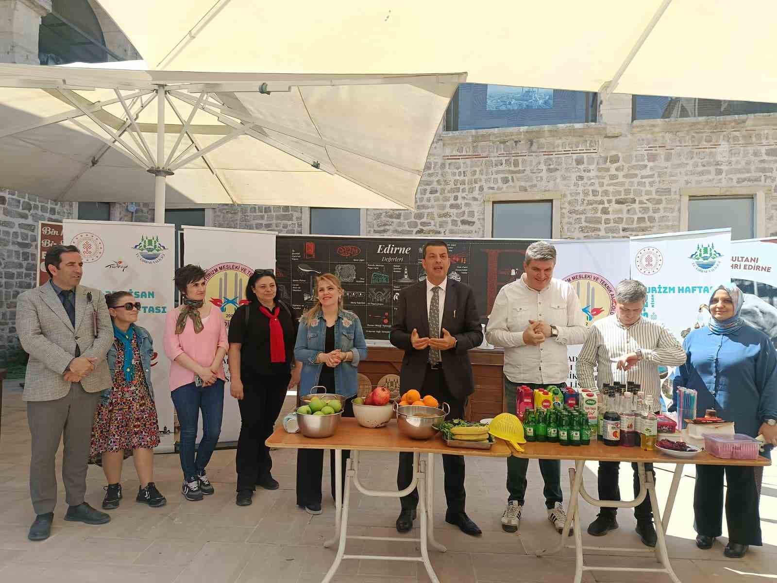 Edirne&rsquo;de geleceğin aş&ccedil;ıları, i&ccedil;ecek yarışmasında h&uuml;nerlerini sergiledi
