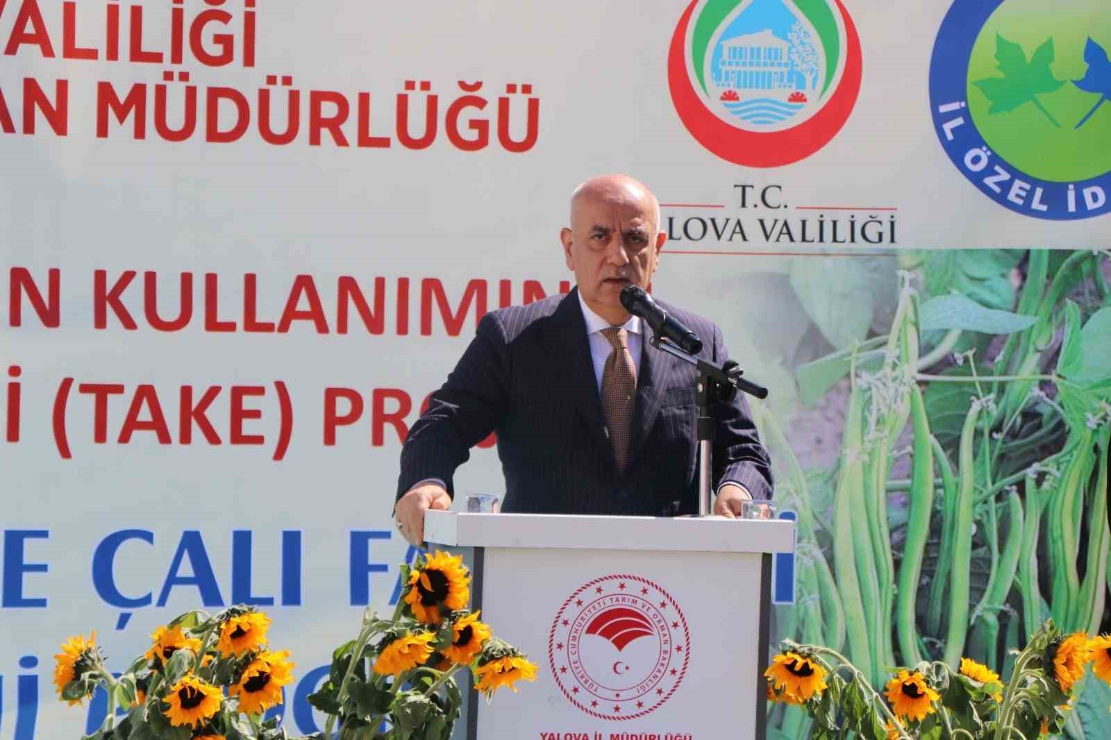 Yalova&rsquo;da &ccedil;ift&ccedil;iye ay&ccedil;i&ccedil;eği ve fasulye tohumu desteği
